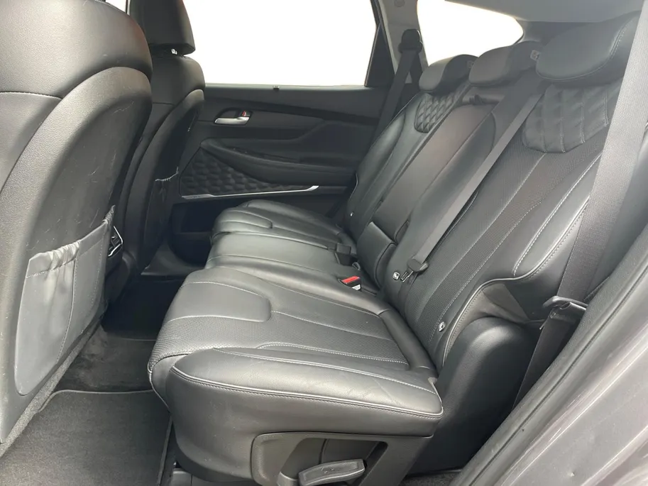 Hyundai Santa Fe 1.6 T-GDI HEV Premium 7p. | Lederen bekleding| Stoelverwarming/koeling| Stuurverwarming| Elektrische achterklep| Trekhaak| 1650 KG trekgewicht|