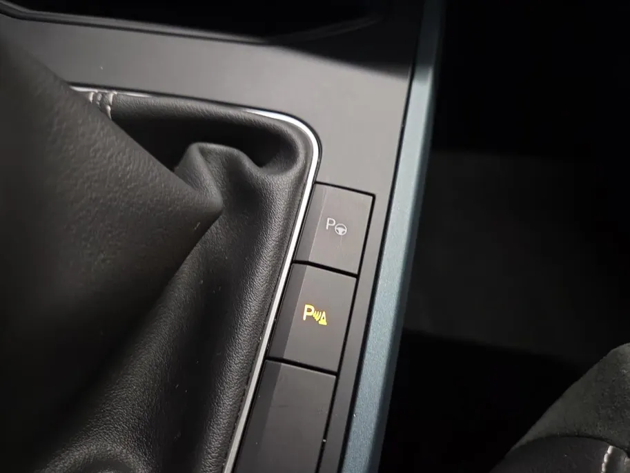 SEAT Arona Xperience Business Connect | Adaptief Cruise  | Climate Control | Camera | Dodehoek Detectie | 17'' LM Velgen | Apple Carplay | Android Auto | 9.000 km!