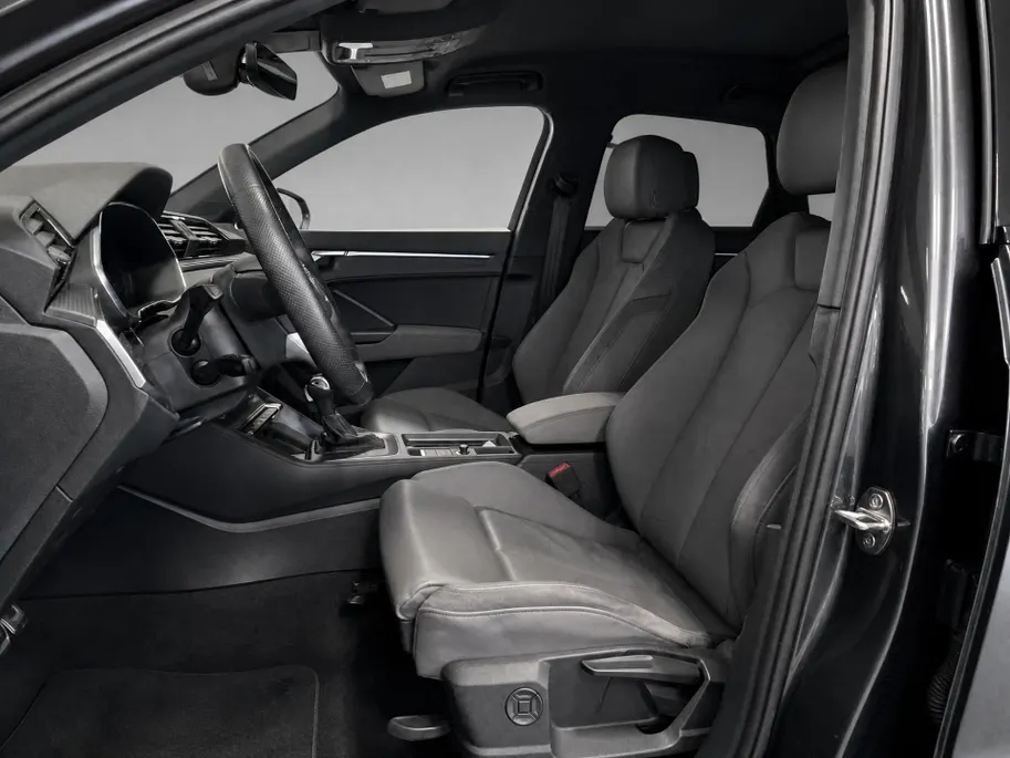 Audi Q3 45 TFSIe 245pk S edition · Trekhaak Wegklapbaar · 360 Camera · Lederen Bekleding · Adaptive Cruise Control · Apple/Android Car Play · Elek. Achterklep · Keyless · 19'' Inch ·