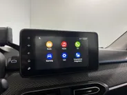Dacia Sandero 90PK TCe Comfort | Apple CarPlay/Android Auto | Airco | Cruise Control | Full LED | Armsteun | Elektrische Ramen & Spiegels | Licht & Regen Sensor |