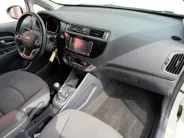 Kia Rio 1.2 CVVT ExecutiveLine Navigatie| Stoel verwarming| Camera| Lichtmetalen velgen| donker getint glas| Climate Control