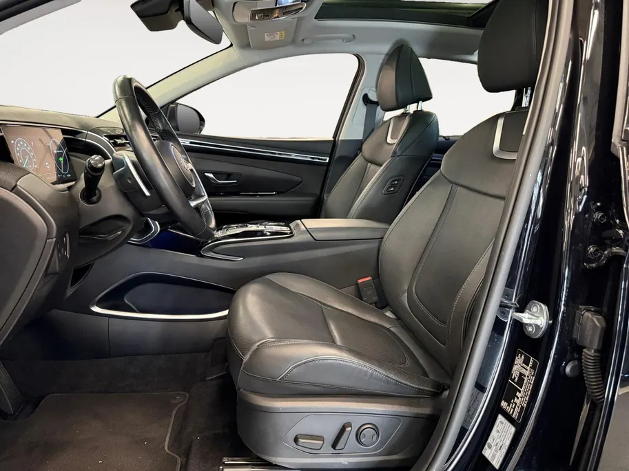 Hyundai Tucson 1.6 T-GDI PHEV Premium Sky 4WD | 66km WLTP elektrisch | Navigatie | Adaptive cruise control | Trekhaak | Apple Carplay & Android Auto | Dode hoek detectie | Draadloze telefoonlader |