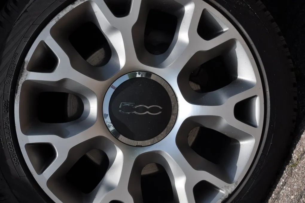 Fiat 500C 1.0 Hybr. Rockstar Clima All Seasons