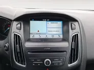 Ford Focus 1.0 ST-Line Wagon | Nieuwe distributieriem | Parkeersensoren | Navigatie | Climate Control | Voorruitverwarming | 17' Lichtmetaal | Trekhaak