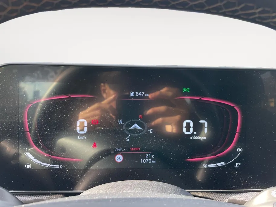 Kia Stonic 1.0 T-GDi MHEV DynamicPlusLine | Cruise Control | Climate Control | Camera | Navigatie | Stoelverwarming | Stuurverwarming | Privacy Glass |