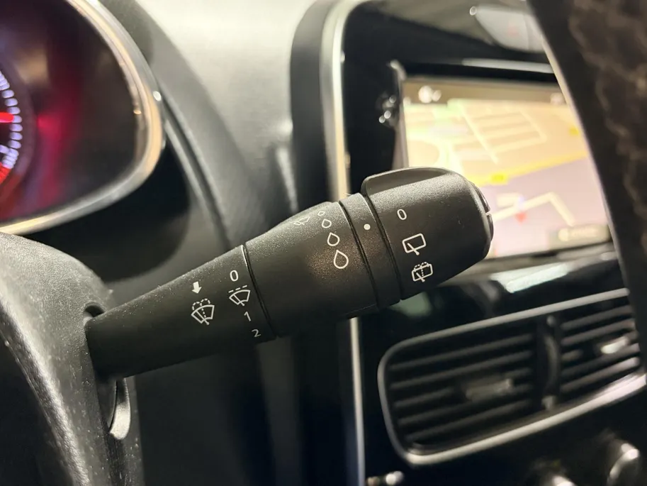 Renault Clio 90PK TCe Limited | Camera | Airco | Cruise Control | Lichtmetalen Velgen | Bluetooth | Keyless Entry | Elektrische Ramen & Spiegels | Parkeersensoren | Armsteun |