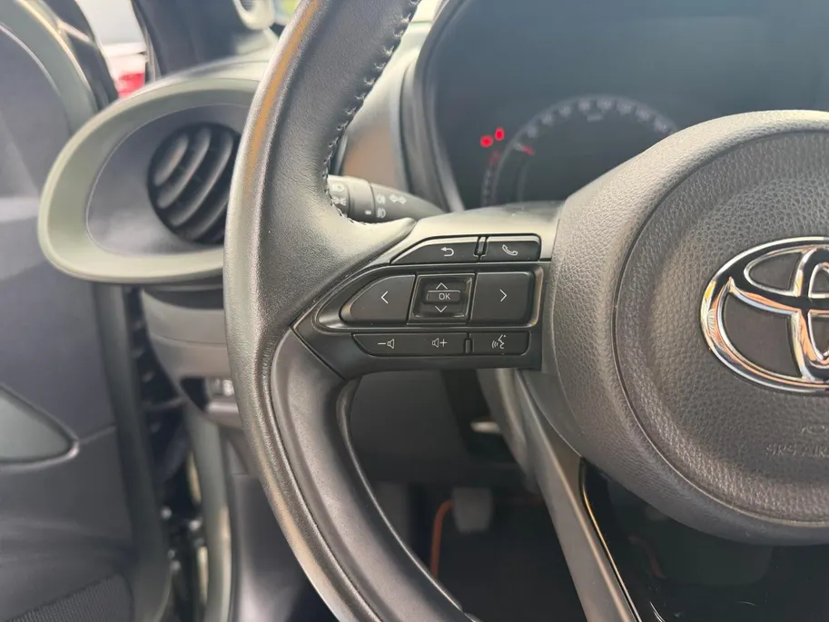 Toyota Aygo X 1.0 VVT-i MT Limited | Apple Carplay & Android Auto | Stoelverwarming | JBL Audio | Camera | Parkeersensoren | LMV | Cruise & Climate Control | Dealer Onderhouden | 12 Maanden BOVAG Garantie
