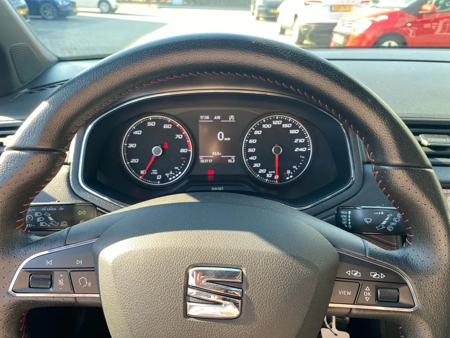 SEAT Arona 1.0 TSi 116pk FR Business Intense Trekhaak | CarPlay | Navi | Cruise | Two-Tone | Clima | Camera | Etc.