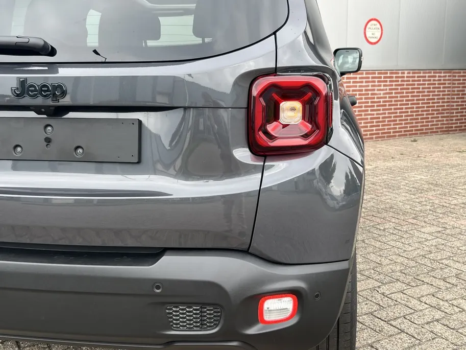 Jeep Renegade 4xe 240 PK Hybrid North Star | Pano | Safety | Winter | 18'
