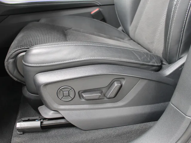 Audi Q7 55 TFSI e Quattro S-Line Panoramadak | El. Stoelverstelling | PDC+Camera | 20' Velgen