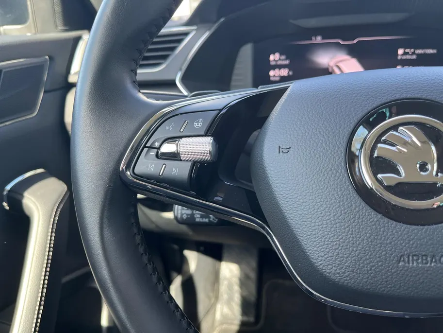 Škoda Superb Combi 1.4 TSI iV Business Edition Plus | Uniek lage km-stand | 360 camera | Adaptieve Cruise Control | Stoel- en stuurverwarming
