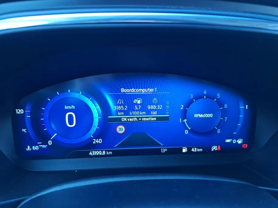 Ford Focus Wagon 1.0 EcoBoost Hybrid Titanium X | Dealeronderhouden | Stoel- stuur en voorruitverwarming | Navigatie