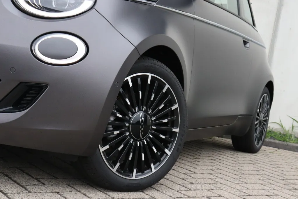 Fiat 500C La Prima 42 kWh | 'Matt Grijs' | Technology | Winter | Camera | 17'