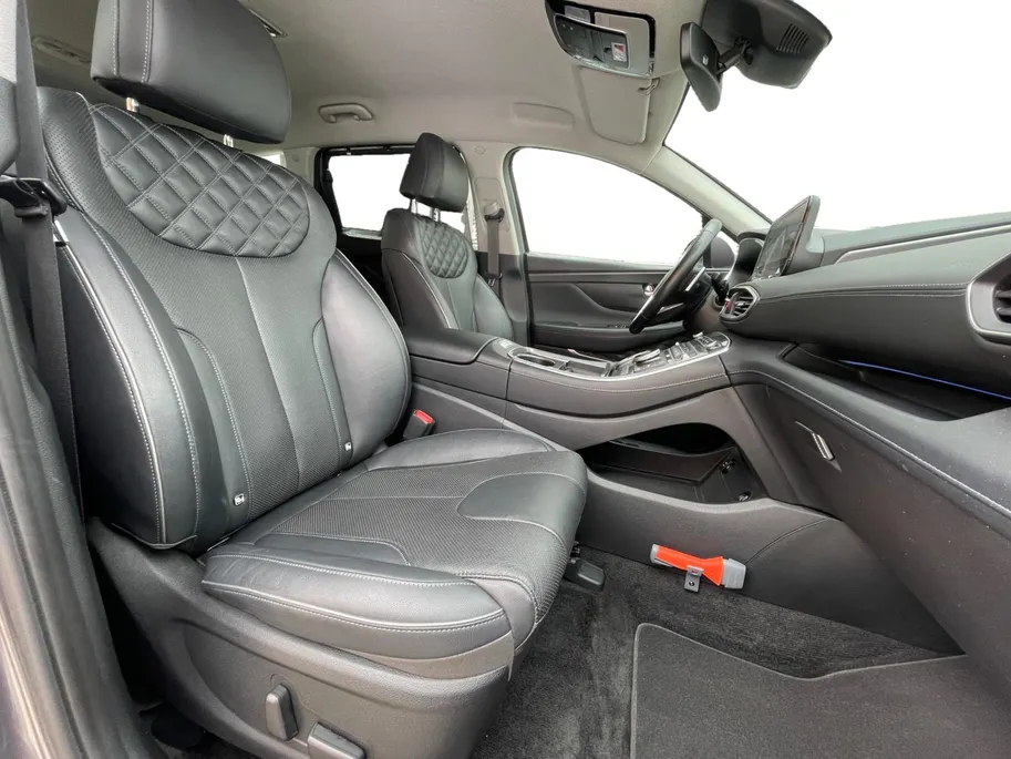 Hyundai Santa Fe 1.6 T-GDI HEV Premium 7p. | Lederen bekleding| Stoelverwarming/koeling| Stuurverwarming| Elektrische achterklep| Trekhaak| 1650 KG trekgewicht|