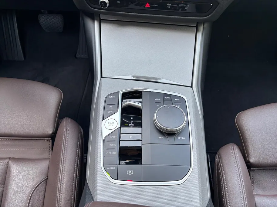 BMW 3 Serie Touring 320e | Leder |  Dealer onderhouden | Blackpack | Virtual cockpit | Camera |