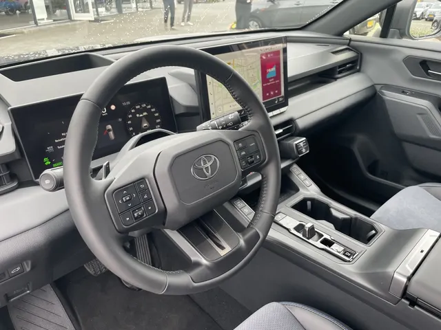 Toyota RAV4 2.5 Phev 300 First Edition | 2000KG | Stoelverkoel. | Memory