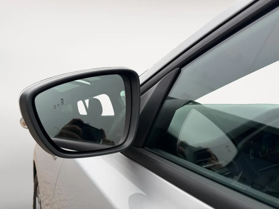 Ford Focus Wagon 1.0 EcoBoost Hybrid ST Line X | 155 pk | Automaat | Adapt. cruise control | BLIS | Pano dak | Parkeersensoren voor en achter | Achteruitrijcamera | 17' lichtmetalen velgen | Privacy glas | Fabrieksgarantie |