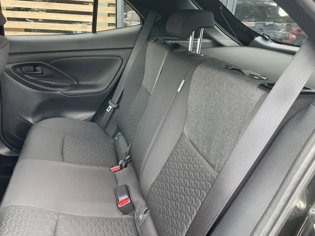 Toyota Yaris Cross 1.5 Hybrid Dynamic | Parkeersensoren V+A | Stuur en Stoelverwarm
