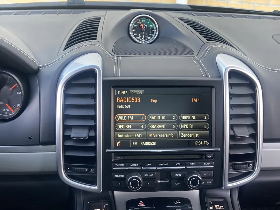 Porsche Cayenne 3.6 GTS 441 pk automaat Panoramadak - Alcantara Leder - Navigatie - Bose Audio - 21inch LM  - volledig onderhouden