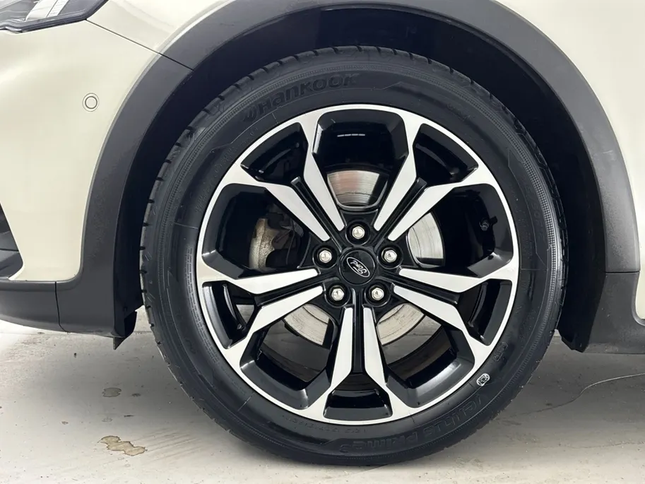 Ford Focus Wagon 1.5 EcoBoost Active Business Automaat | Panoramadak | 18'' L.M. Velgen | Elektrische Achterklep