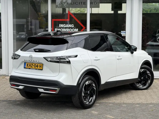 Nissan QASHQAI 1.3 Mild-Hybrid 158pk Xtronic N-Connecta | Panoramadak | Head-Up | Cold Pack | Two-Tone | App Connect | Keyless