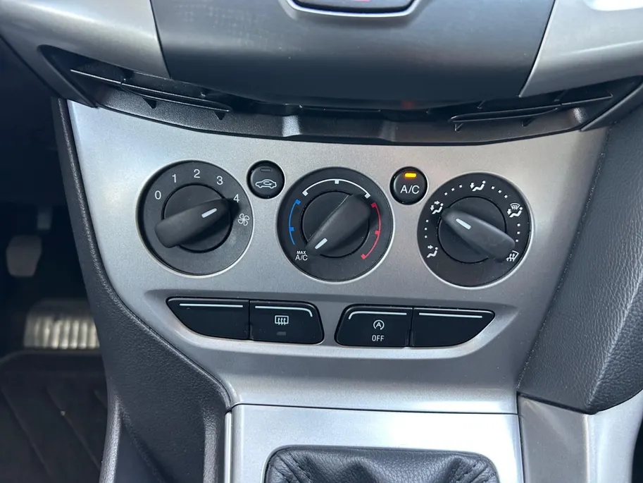 Ford Focus Wagon 1.0 EcoBoost Edition | Cruise Control | Lederen Bekleding | Telefoon Voorbereiding | Parkeersensoren |