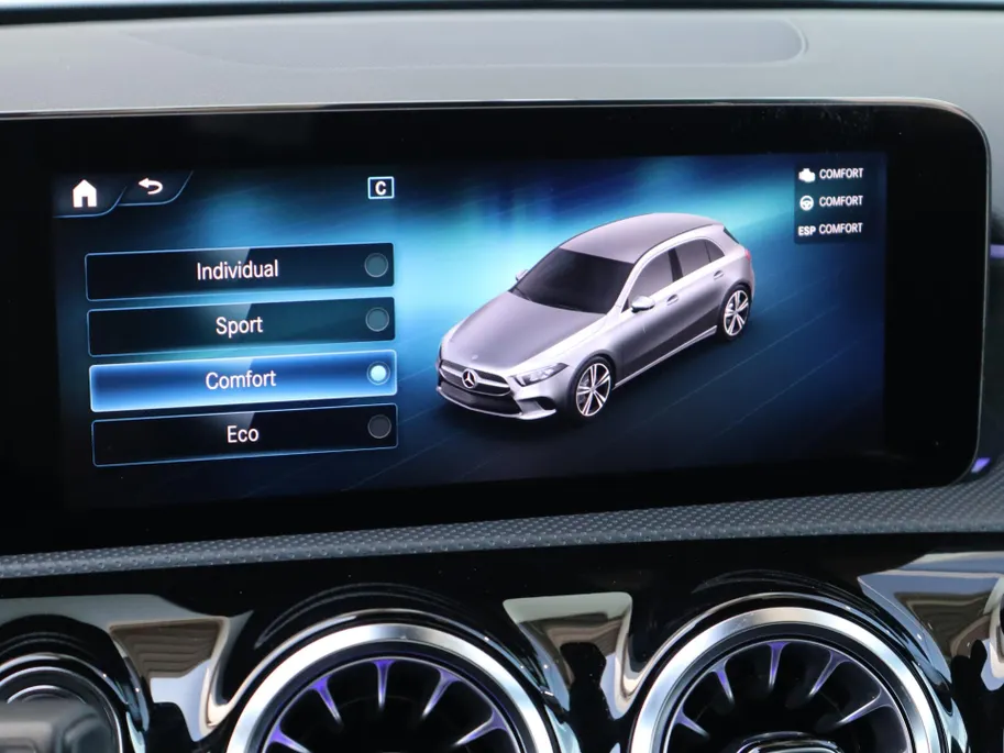 Mercedes-Benz A-Klasse 180 AMG Line l Panorama dak l Keyless entry l Achteruitrij camera l Stoelverwarming