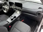 Hyundai Kona EV Comfort 64 kWh 204PK | Warmtepomp | 100% SOH | Adaptive cruise control | Apple Carplay & Android Auto | Achteruitrijcamera | Parkeersensoren achter | Keyless entry | DAB radio |