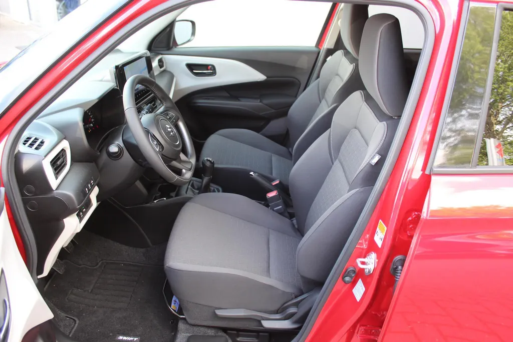 Suzuki Swift 1.2 Select Automaat | Nu € 2.200,- KORTING | Stoelverwarming | Lichtmetalen velgen | meerprijs kleur € 699,-