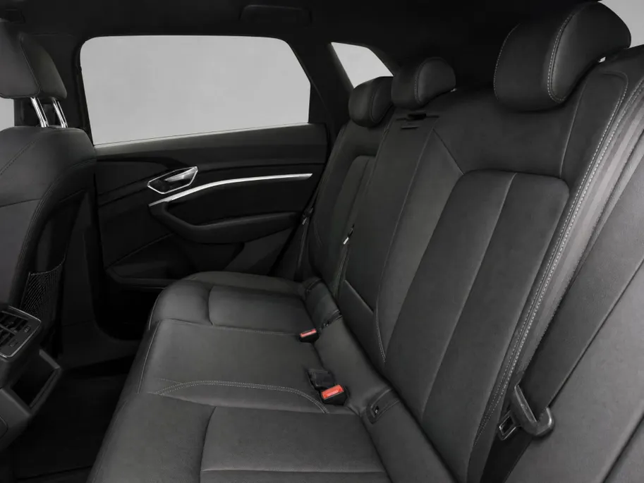 Audi e-tron 55 408pk Quattro S edition 95 kWh · SOH 93,8% · Panoramadak · 360 Camera · Elek. Bestuurdersstoel · Apple/Android Car Play · 22'' Inch ·