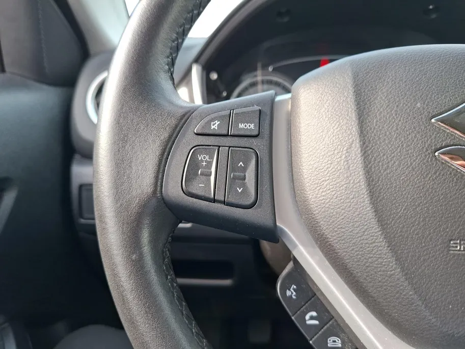 Suzuki Vitara 1.4 Boosterjet Stijl | 10 jaar garantie! | Volledig onderhouden | Hoge instap | Navigatie | Achteruit rij camera
