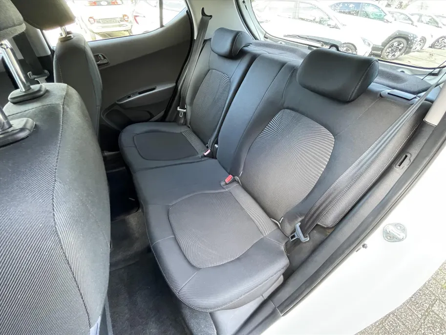 Hyundai i10 1.0i 66pk Comfort + / Cruise / Airco / Navi