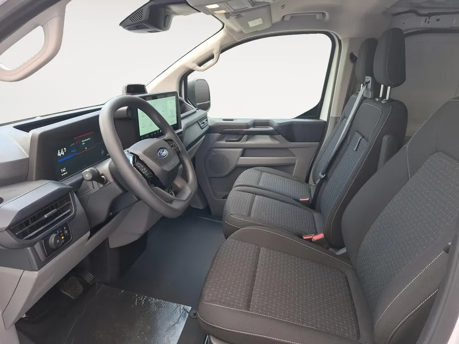 Ford E-Transit Custom 340 L1H1 Trend AWD 71 kWh | Direct leverbaar | 0,99% rente | 3-zits | Trekhaak