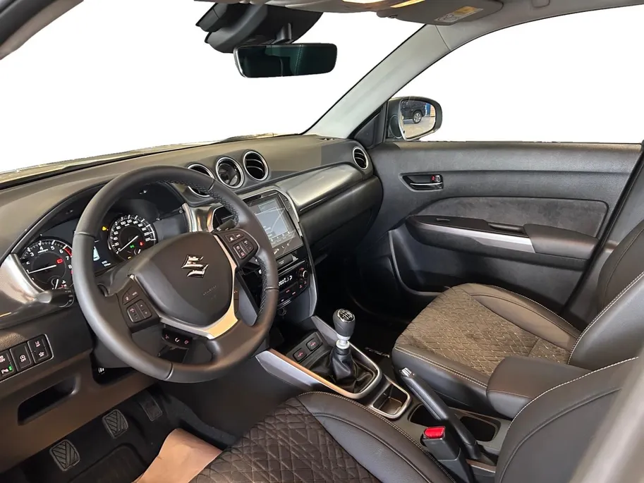 Suzuki Vitara 1.4 Boosterjet Style Smart Hybrid | €2000.- korting | Navigatie | Achteruit rij camera | Stoelverwarming | 10 Jaar Fabr Garantie |