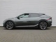 Kia EV6 Light Edition 63 kWh | Stuur-/stoelverwarming | Camera | 19' LM | LED | Adap. Cruise | Clima | Draadloze telefoonlader | 17% bijtelling |