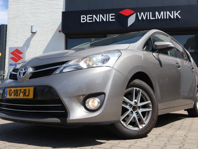 Toyota Verso 1.8 VVT-i Aspiration Automaat | PanoDak | Trekhaak | All Seasons