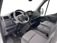 Renault Master T33 2.3 - 135PK dCi L2H2 Work Edition | BPM VRIJ | Trekhaak | Parkeersensoren | Camera | Navi | Apple CarPlay/Android Auto | Volledig betimmerd | Airco | Cruise Control |