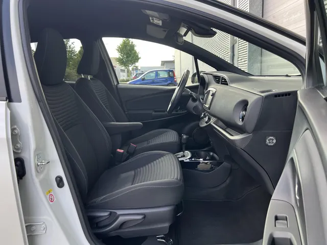 Toyota Yaris 1.5 Hybrid Bi-Tone Automaat | 16' Lichtmetalen Velgen | Climate Control | Elek. Raambediening