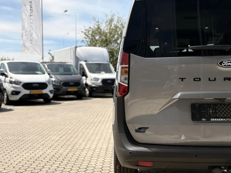 Ford Tourneo Courier EV 136pk | Trekhaak | Winter Pack
