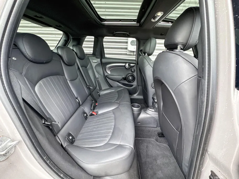 MINI Cooper 5-deurs 1.5 Cooper MINI Yours