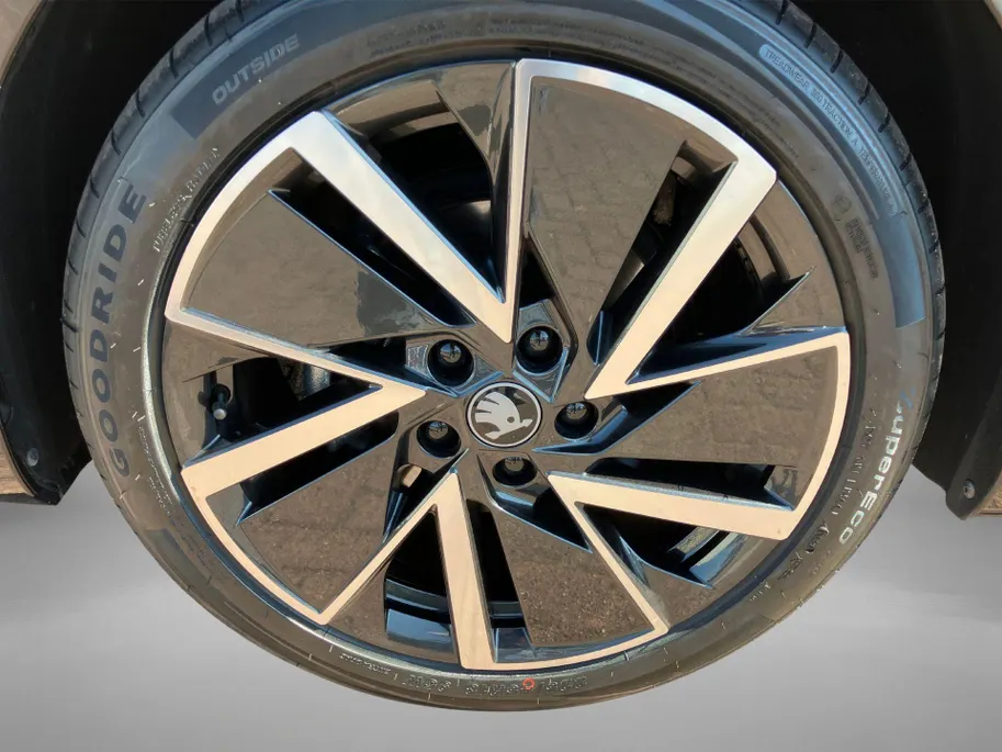 Škoda Octavia Combi 1.5TSI/150PK MHEV Sportline Business · Panoramadak · Trekhaak · Apple/Android · Garantie t/m 31-08-2030 of 100000km.