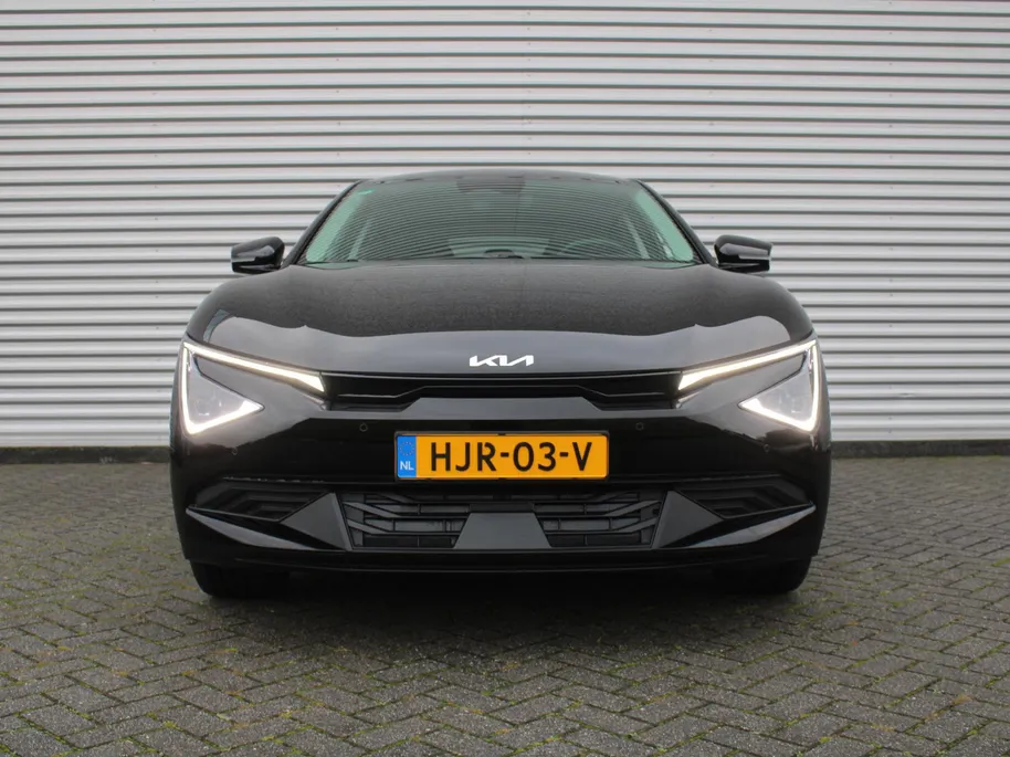 Kia EV6 Light Edition 63 kWh | Stuur-/stoelverwarming | Camera | 19' LM | LED | Cruise adapt. | Clima | Draadloze telefoonlader | 17% bijtelling |