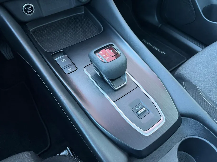Nissan QASHQAI 1.3 MHEV Xtronic N-Connecta 158PK AUTOMAAT | Apple Carplay & Android Auto| Climate Controle | 4 seizoen banden | Metallic lak | Lichtmetalen velgen | Navigatie | Panoramadak | Dakrails | Dealer onderhouden | 1ste eigenaar