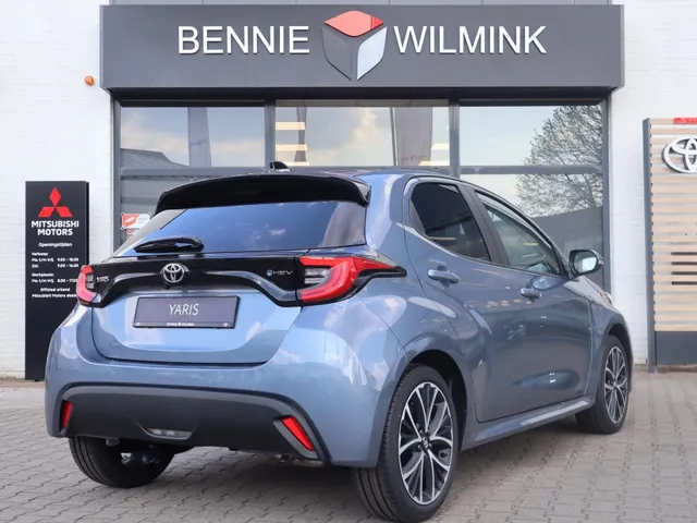 Toyota Yaris 1.5 Hybrid 115 Dynamic | V+A Parkeersensoren | Stoel & Stuur Verwarming