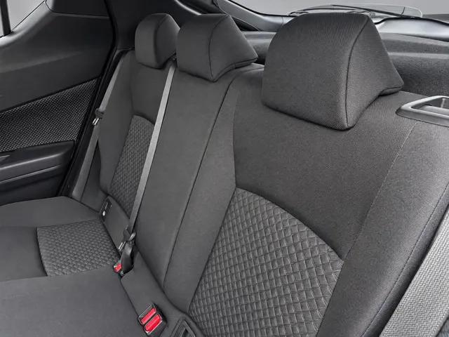 Toyota C-HR 1.8 Hybrid Style Bi-Tone | Parkeersensoren | Stoelverwarming
