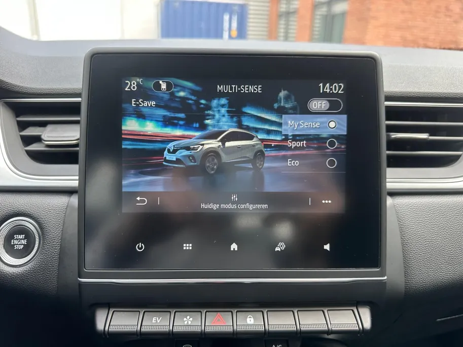 Renault Captur 1.6 E-Tech Hybrid 145 Intens | Automaat | Apple Carplay & Android Auto | Camera | Parkeersensoren | LMV | Cruise & Climate Control | 12 Maanden BOVAG Garantie
