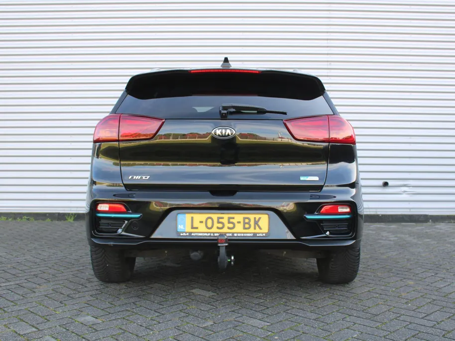 Kia e-Niro ExecutiveLine 64 kWh | Trekhaak | Stuur-/stoelverwarming + ventilatie | Leer | 17' LM | Cruise adapt. | Dodehoek detectie | LED | JBL audio |