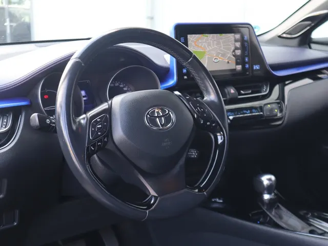 Toyota C-HR 1.8 Hybrid Bi-Tone Trekhaak | Leder | Blindspot | Stoelverwarmin