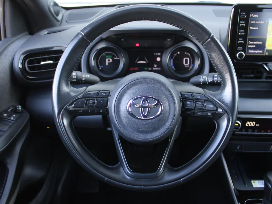 Toyota Yaris 1.5 Hybrid Launch Edition | 17' LM | Clima | Cruise adapt.| PDC V+A | Camera | HUD | Keyless | Navi | 1e eigenaar |
