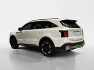 Kia Sorento 1.6 T-GDi Plug-in Hybrid 4WD DynamicPlusLine 7p | Apple Carplay / Android Auto | Navigatiesysteem | Licht + Regensensor | Stoel + Stuurverwarming | Elektrisch Verstelbare Bestuurdersstoel | Elektrisch Bedienbaar Schuif / Kanteldak | Elektrisch bedienbare 
